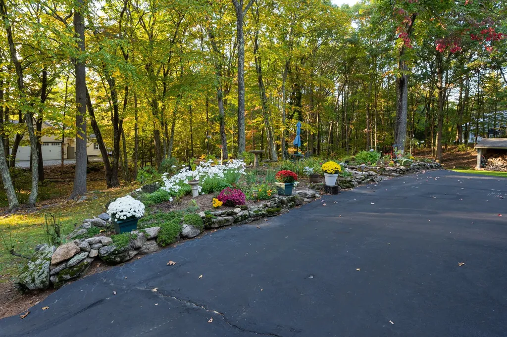 33 Pinecrest Drive Bedford NH 03110