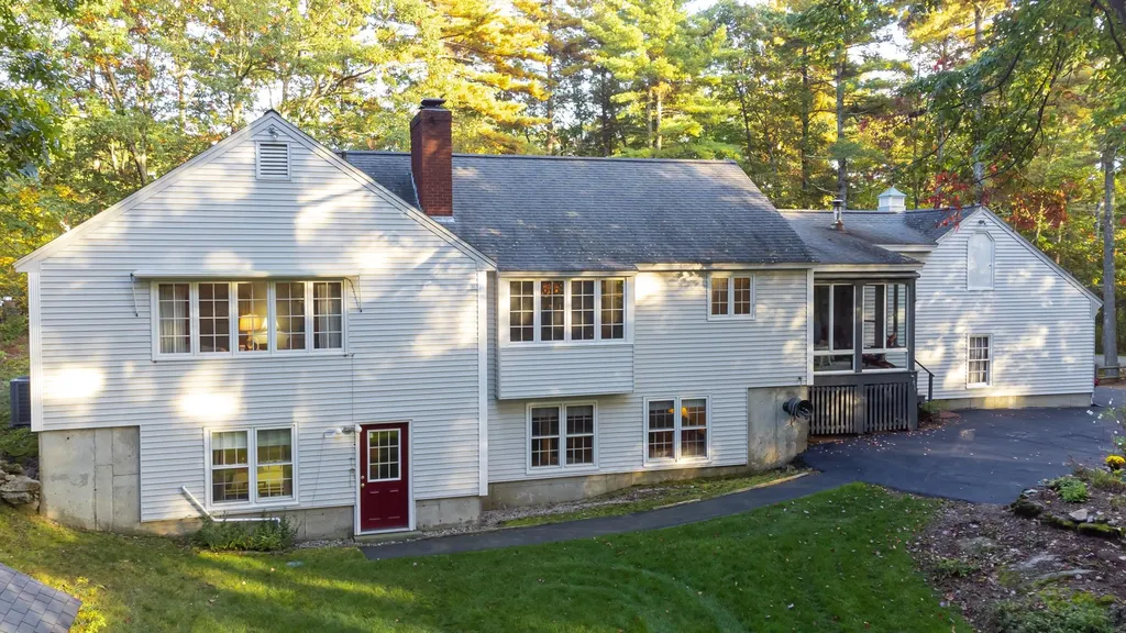 33 Pinecrest Drive Bedford NH 03110