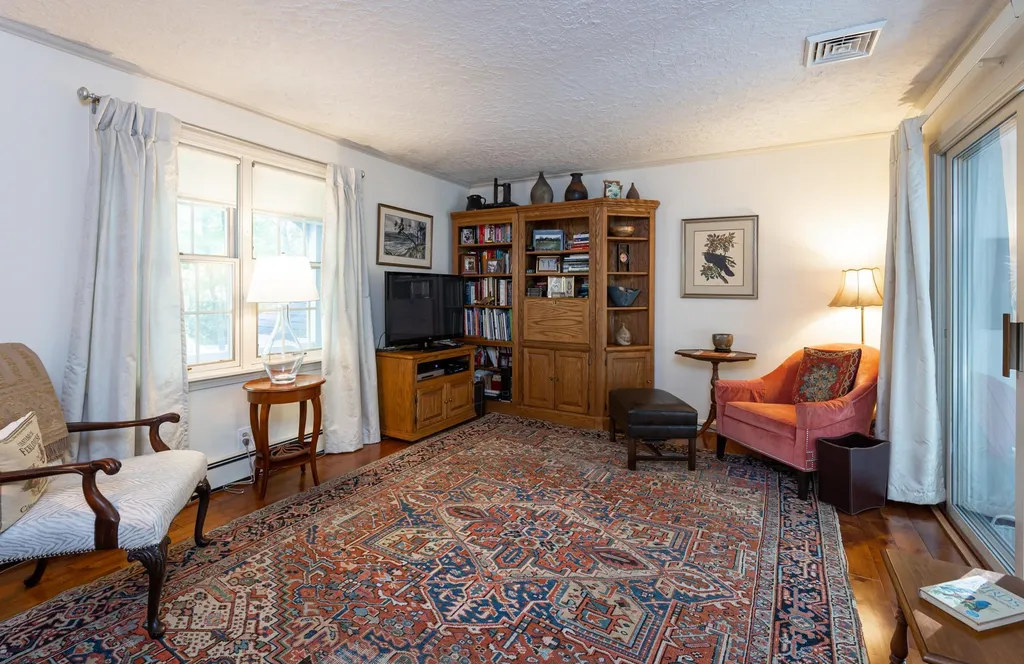 33 Pinecrest Drive Bedford NH 03110