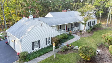 33 Pinecrest Drive Bedford NH 03110