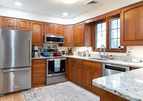33 Pinecrest Drive Bedford NH 03110