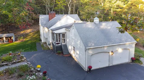 33 Pinecrest Drive Bedford NH 03110