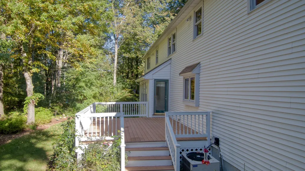 3 Windmill Lane Atkinson NH 03811
