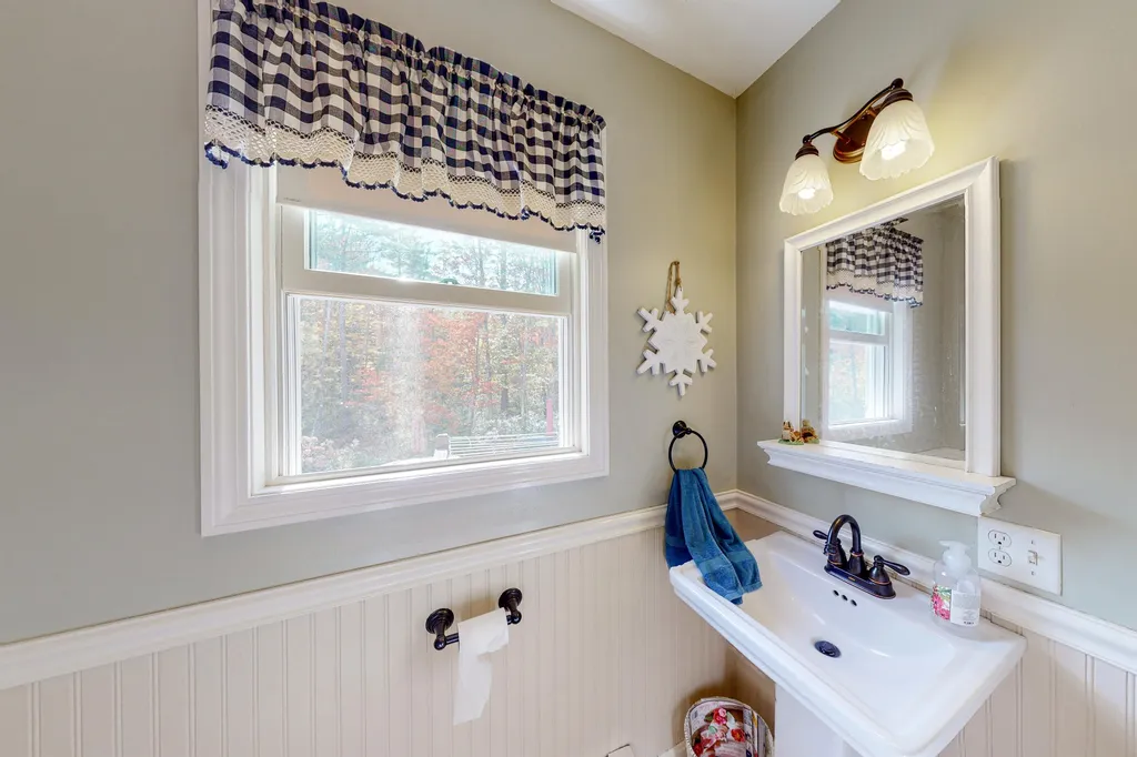 43 Opal Lane Laconia NH 03246