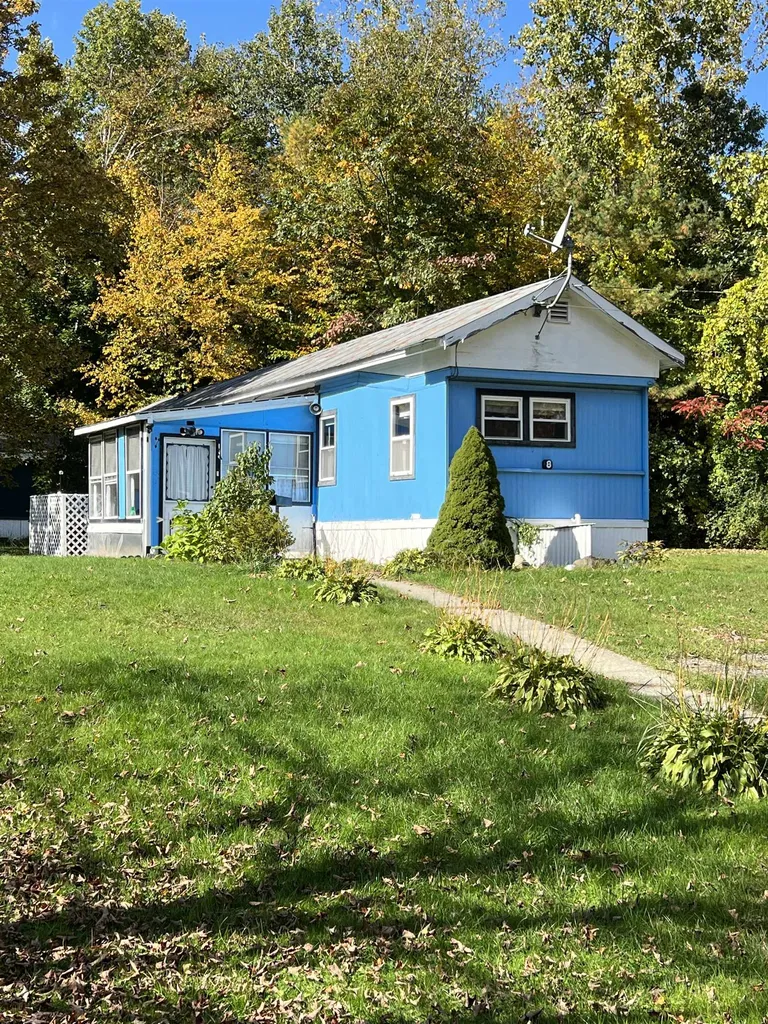 8 Maplewood Drive Brattleboro VT 05301