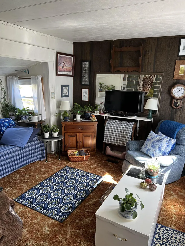 8 Maplewood Drive Brattleboro VT 05301