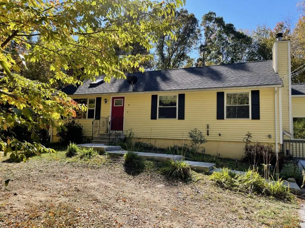9 Hollow Oak Drive Sandown NH 03873