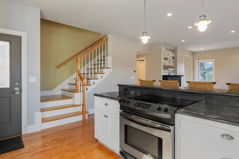 98 Brewster Street Portsmouth NH 03801