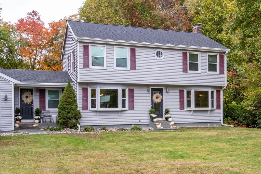 6 Holly Lane Hudson NH 03051