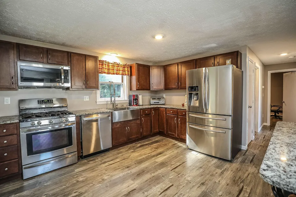 247 Patricia Lane Manchester NH 03104