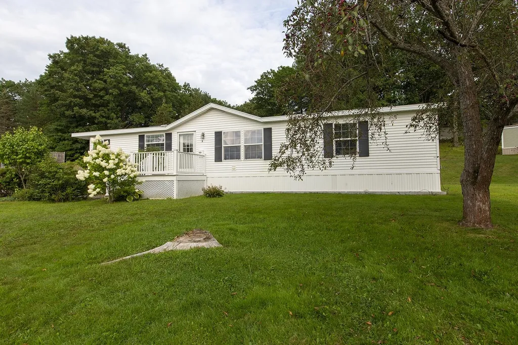 5 Ithica Lane Newmarket NH 03857