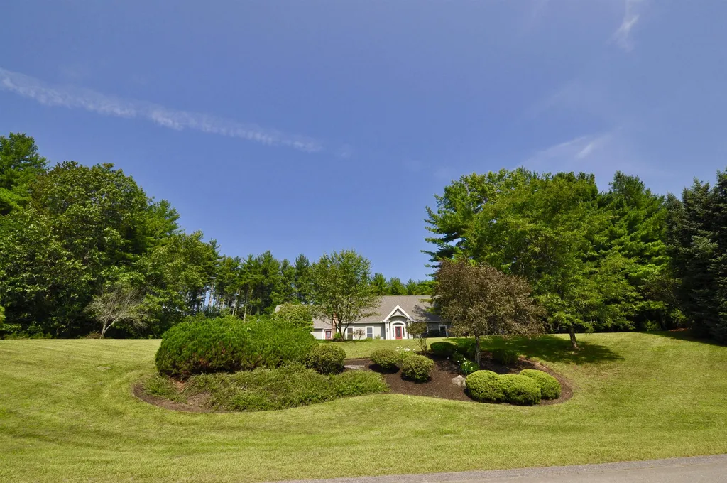 55 Milton Place Hollis NH 03049