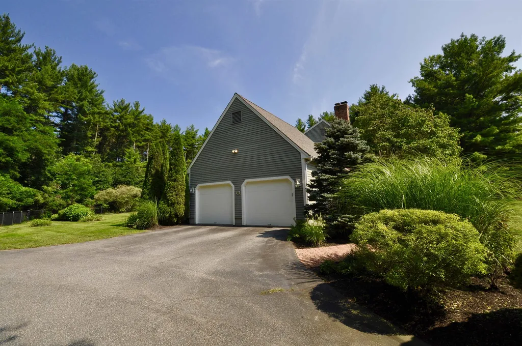 55 Milton Place Hollis NH 03049