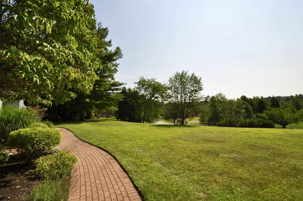 55 Milton Place Hollis NH 03049