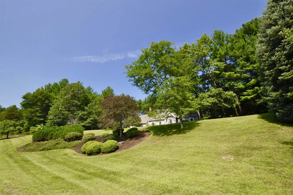 55 Milton Place Hollis NH 03049