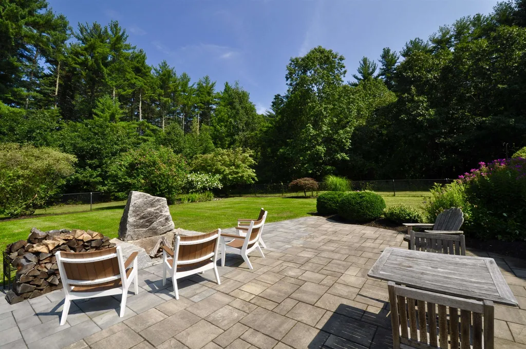 55 Milton Place Hollis NH 03049