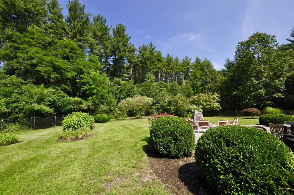 55 Milton Place Hollis NH 03049