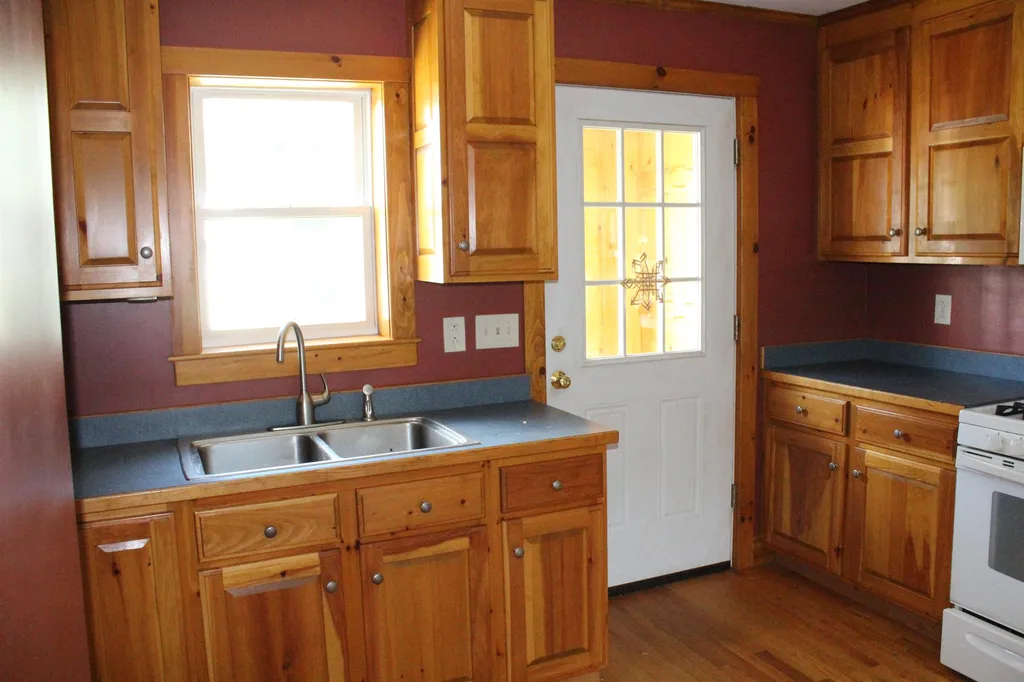 6 Gardner Lane Enfield NH 03748