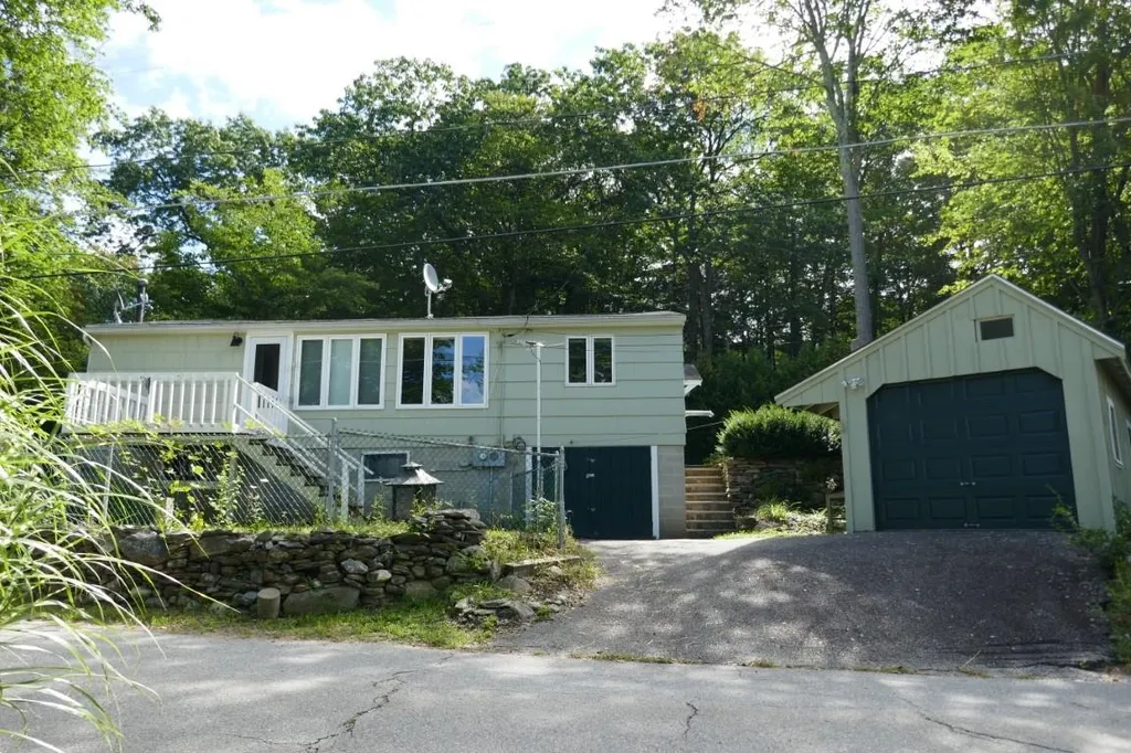 156 Mills Shore Drive Hampstead NH 03841