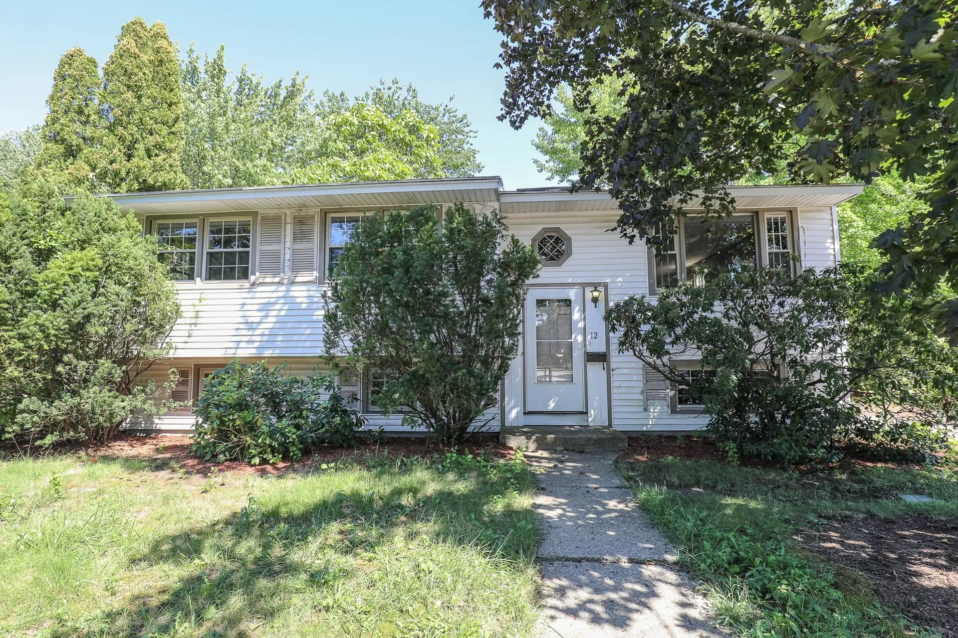 12 Kingston Drive Nashua NH 03060