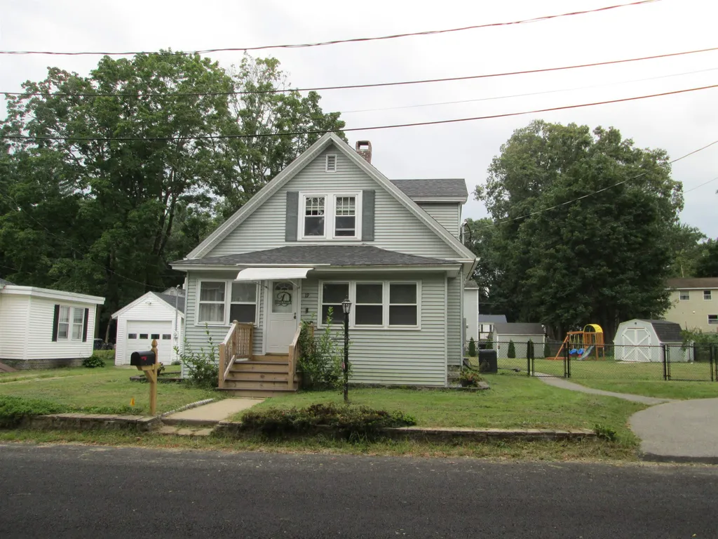19 Reed Street Hudson NH 03051