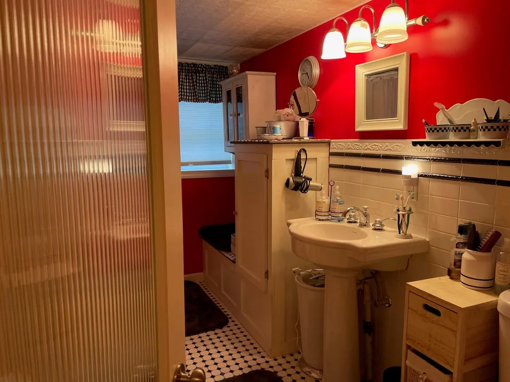 21 Hillcrest Drive Rochester NH 03867