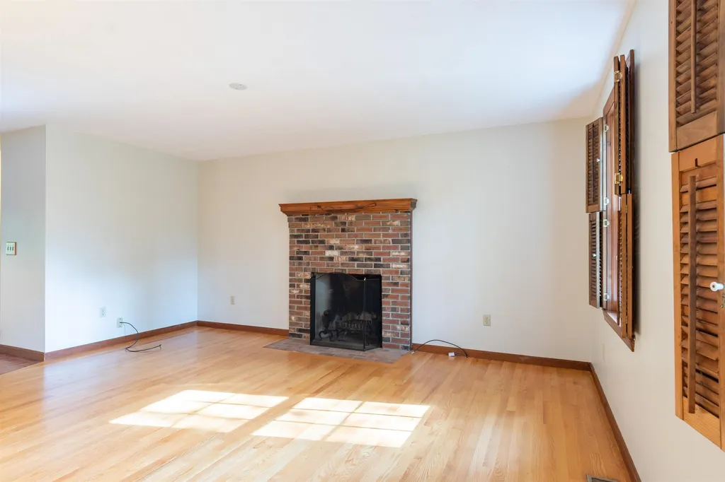 144 Coburn Avenue Nashua NH 03063