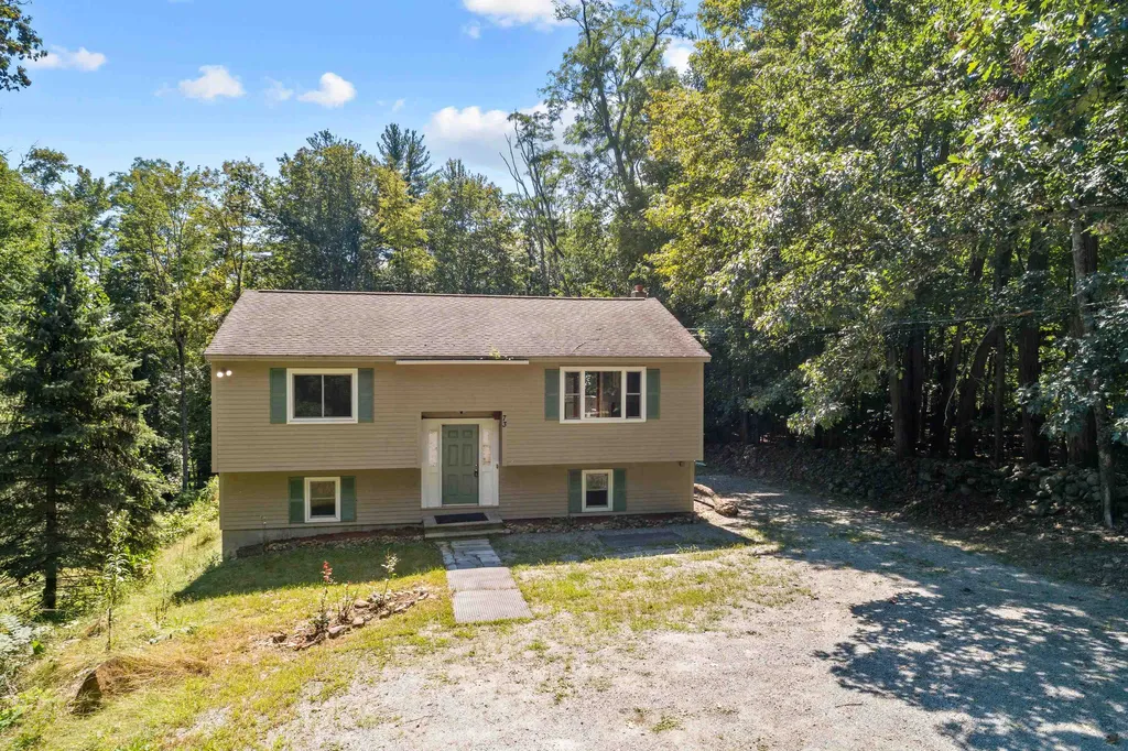73 Deering Center Road Weare NH 03281