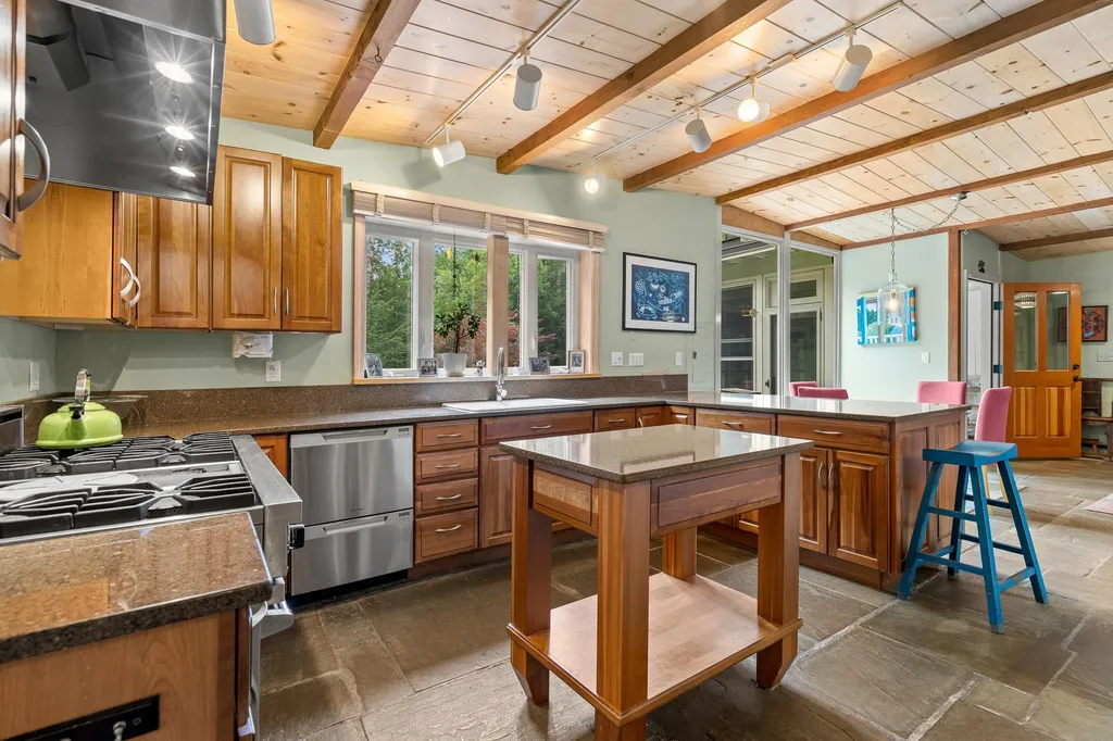 39d Kaufmann Drive Peterborough NH 03458