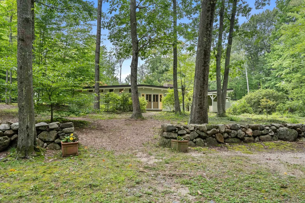 39d Kaufmann Drive Peterborough NH 03458