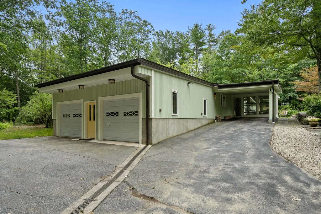 39d Kaufmann Drive Peterborough NH 03458