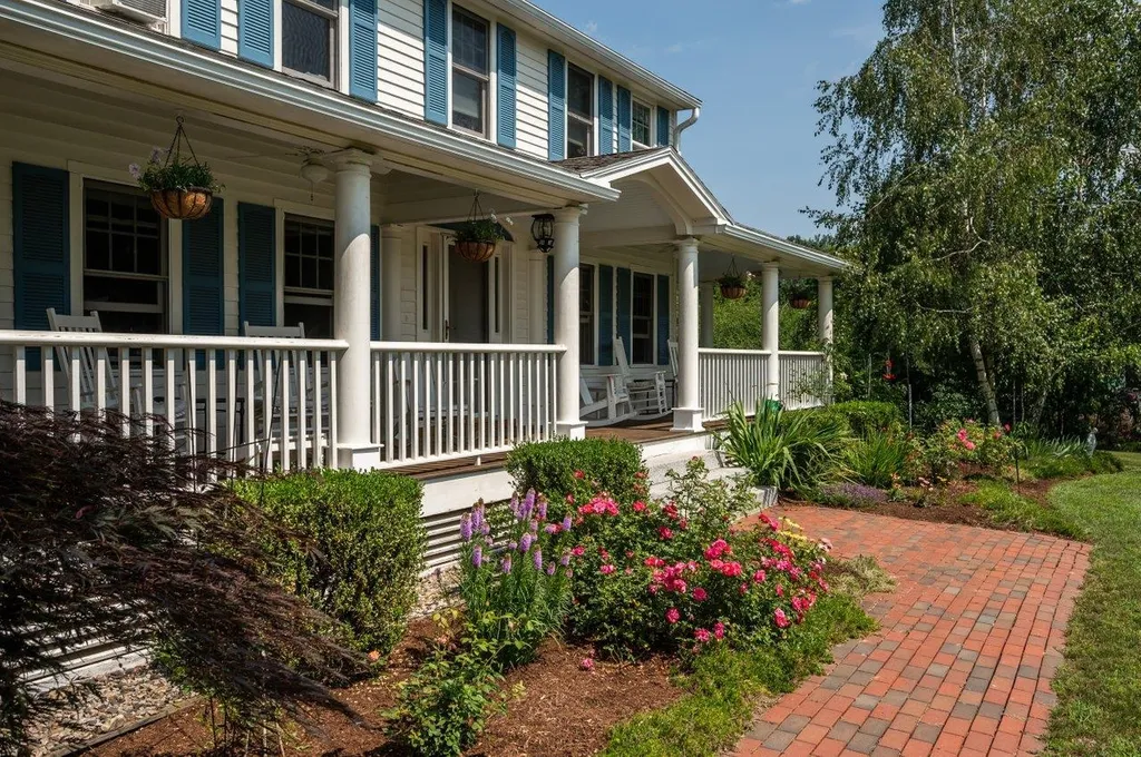 111 Winnicutt Road Stratham NH 03885