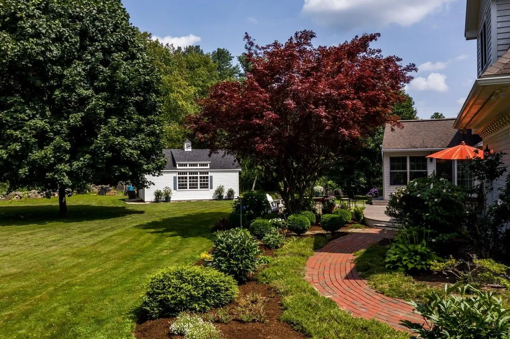 111 Winnicutt Road Stratham NH 03885