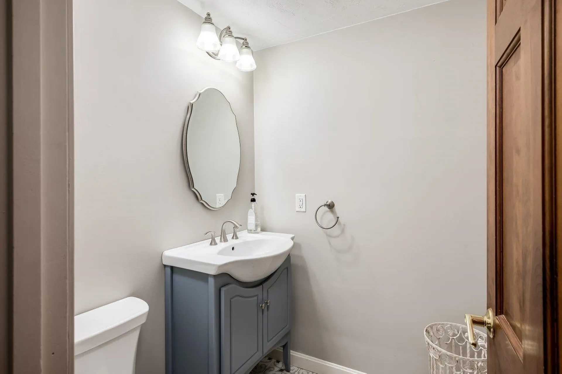 111 Winnicutt Road Stratham NH 03885