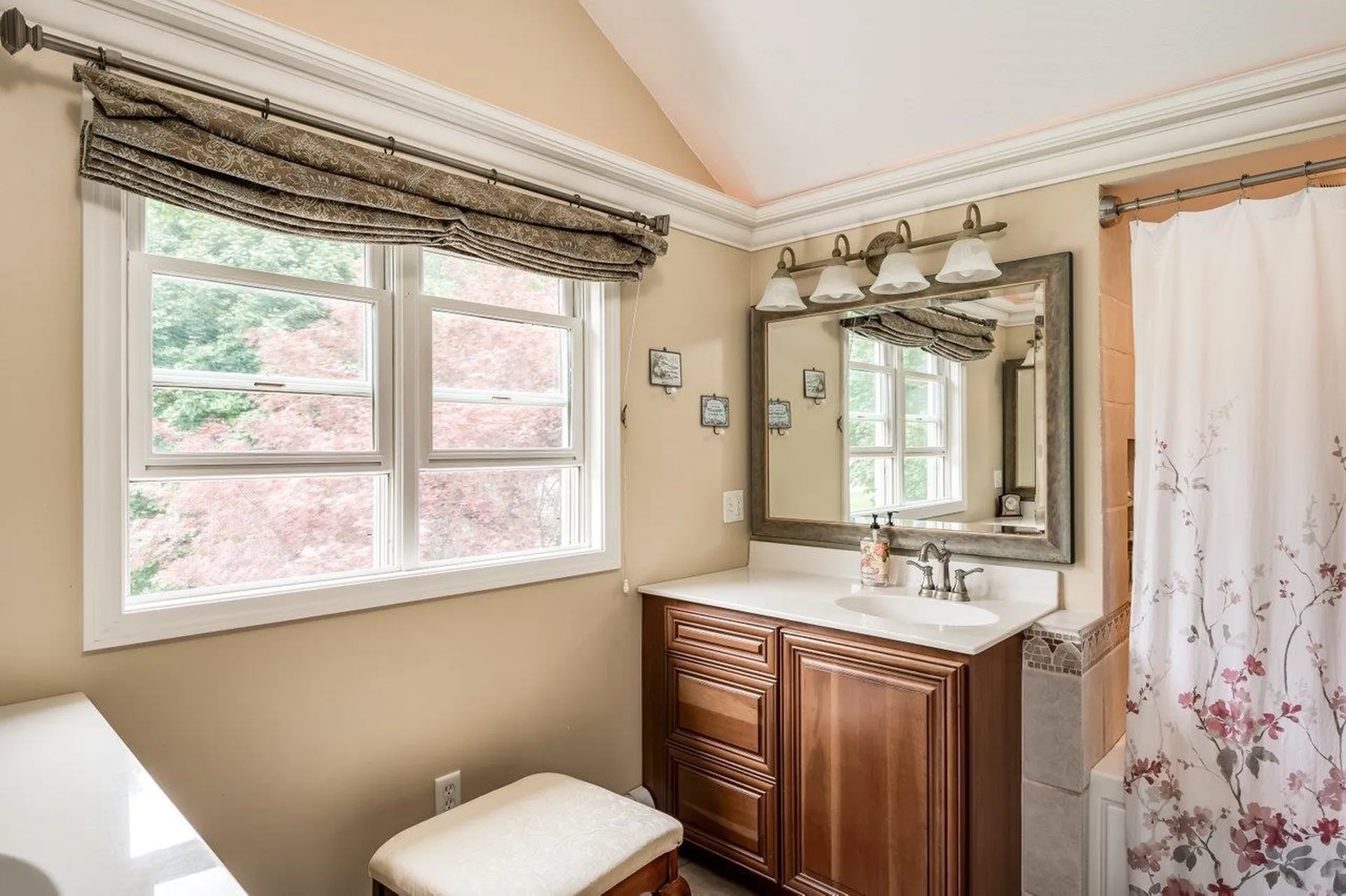 111 Winnicutt Road Stratham NH 03885