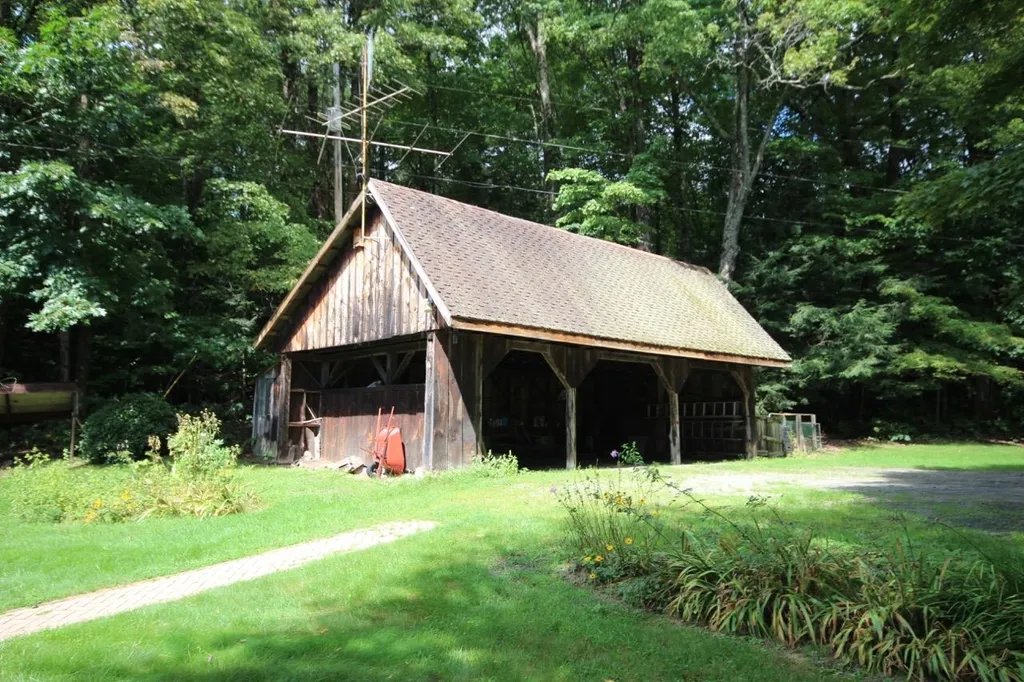 7 Shute Road Hartland VT 05048