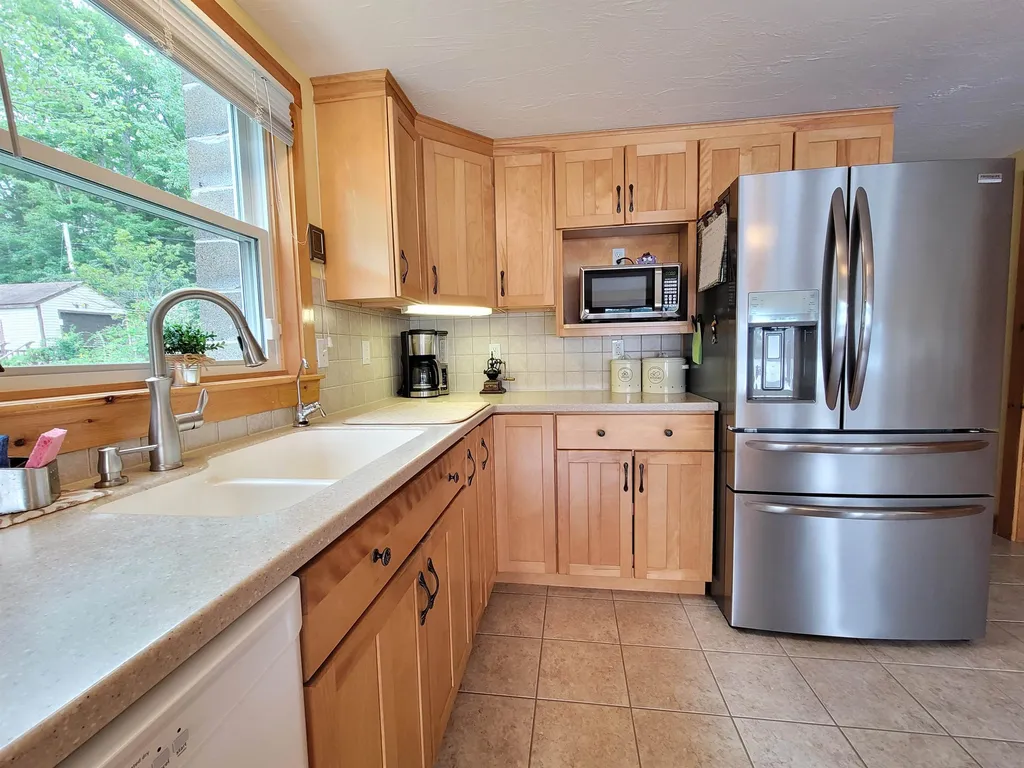 136 South Shore Drive Barnstead NH 03225