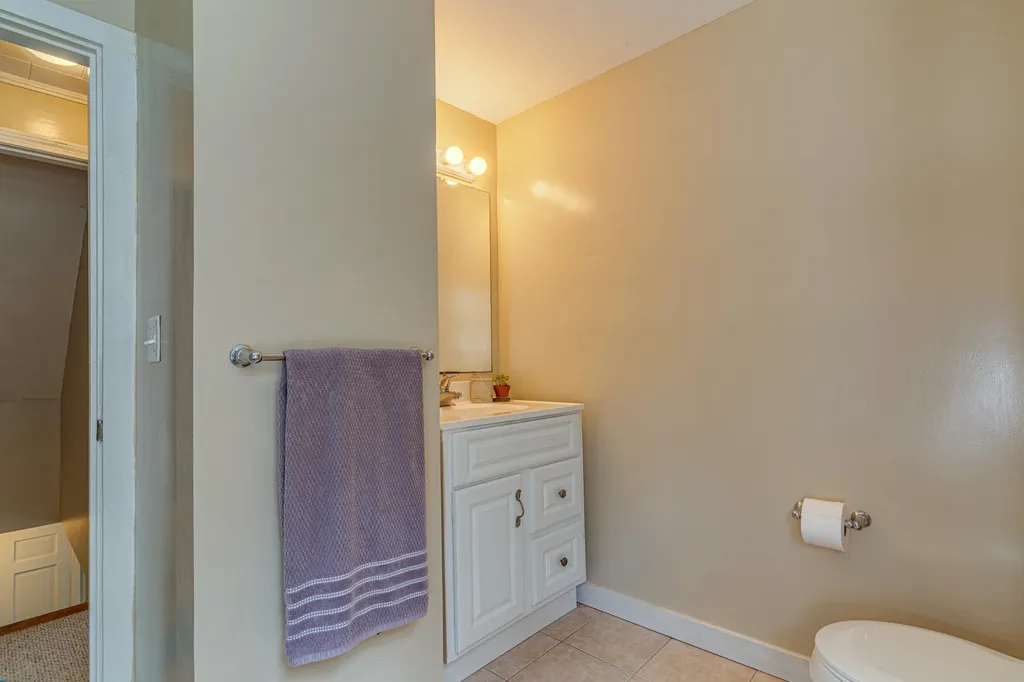 28 Vernita Drive Greenland NH 03840