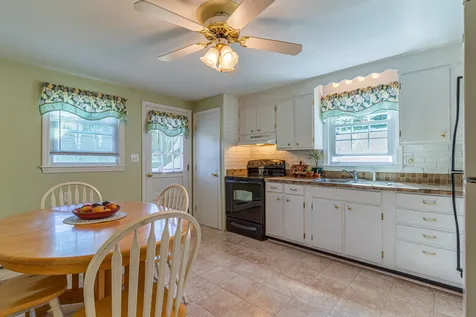 28 Vernita Drive Greenland NH 03840