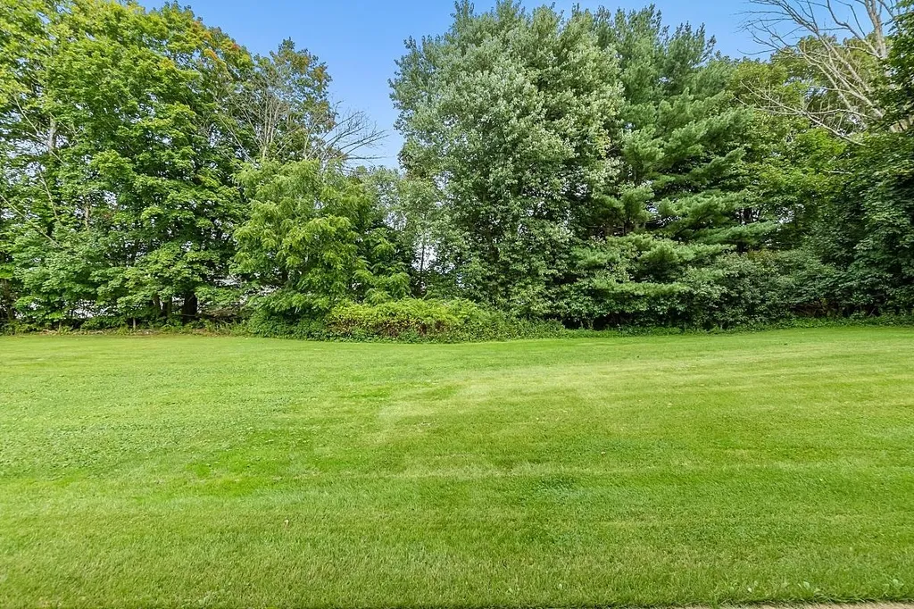 1 Wellesley Drive Pelham NH 03076