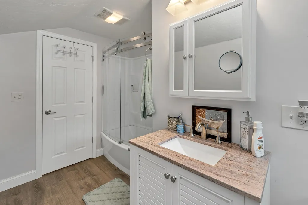 40 Mount Fayal Road Holderness NH 03245