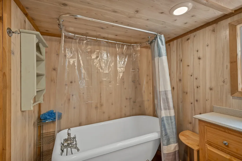 40 Mount Fayal Road Holderness NH 03245