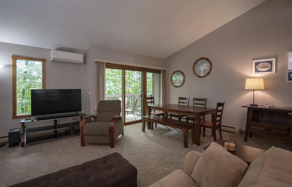 253 Old Quechee Road Hartford VT 05059