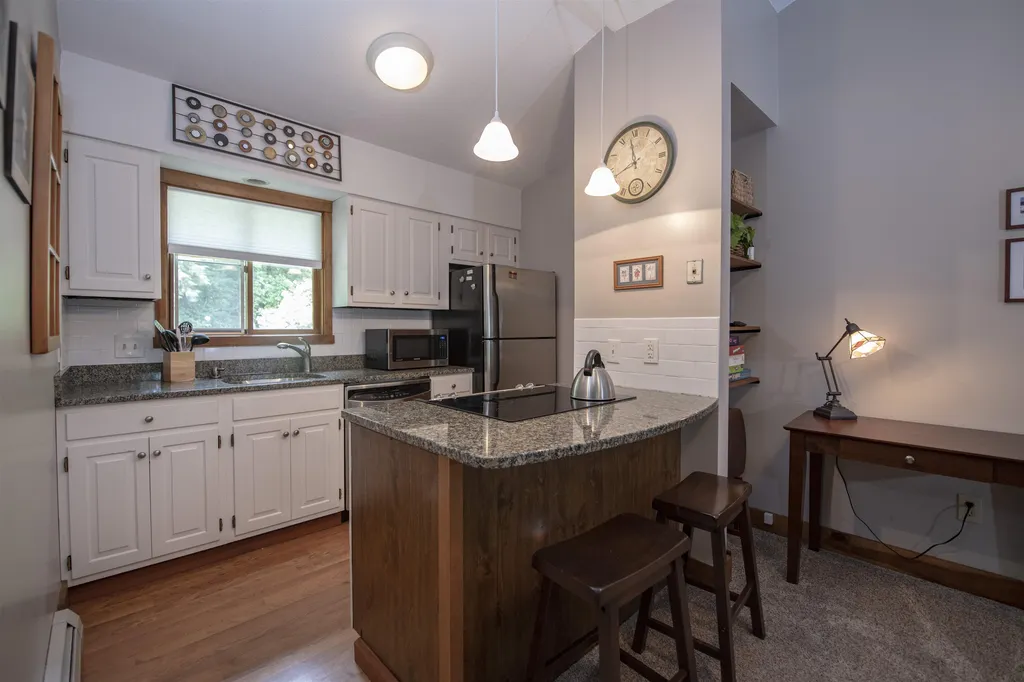 253 Old Quechee Road Hartford VT 05059