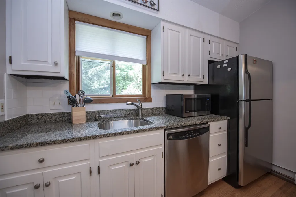 253 Old Quechee Road Hartford VT 05059