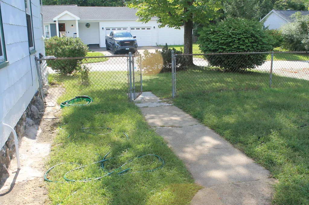 16 Coaker Avenue Hooksett NH 03106