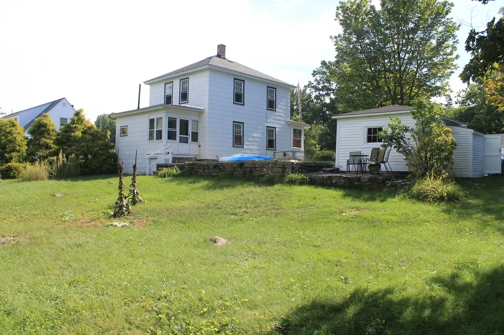 16 Coaker Avenue Hooksett NH 03106