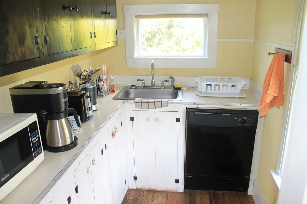 16 Coaker Avenue Hooksett NH 03106