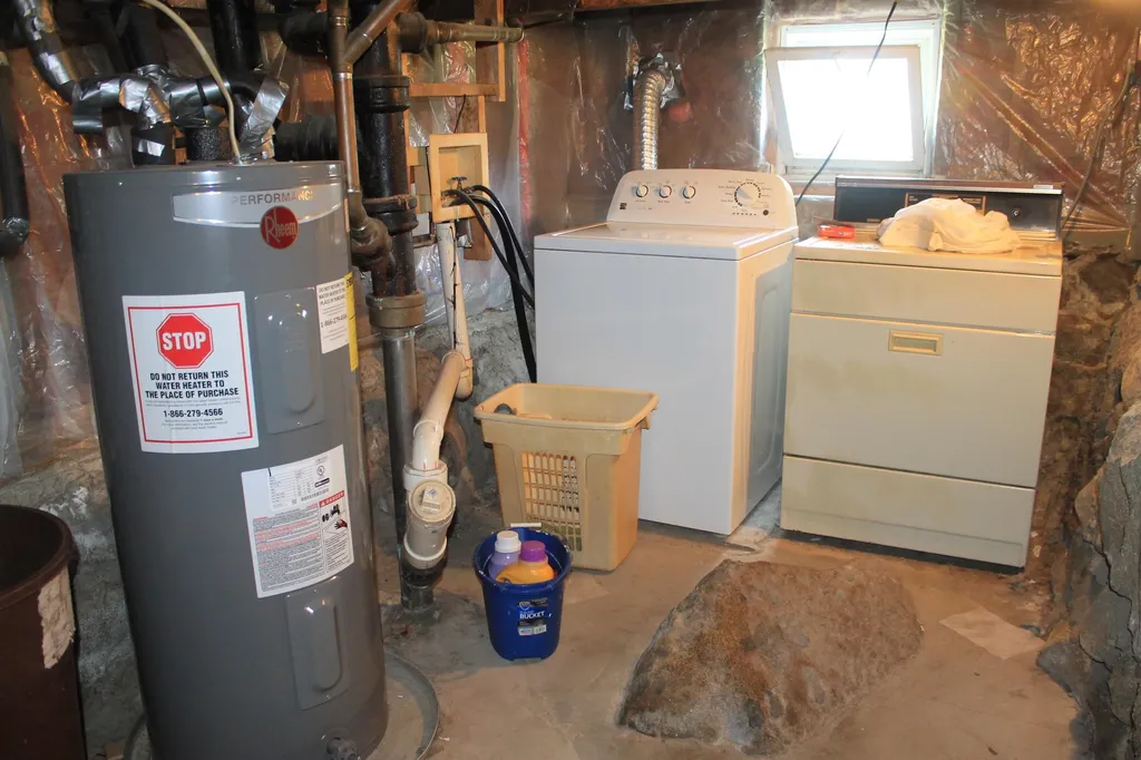 16 Coaker Avenue Hooksett NH 03106