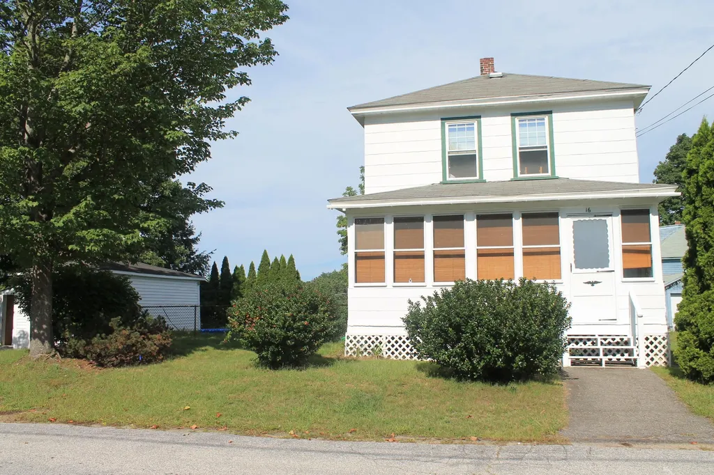 16 Coaker Avenue Hooksett NH 03106